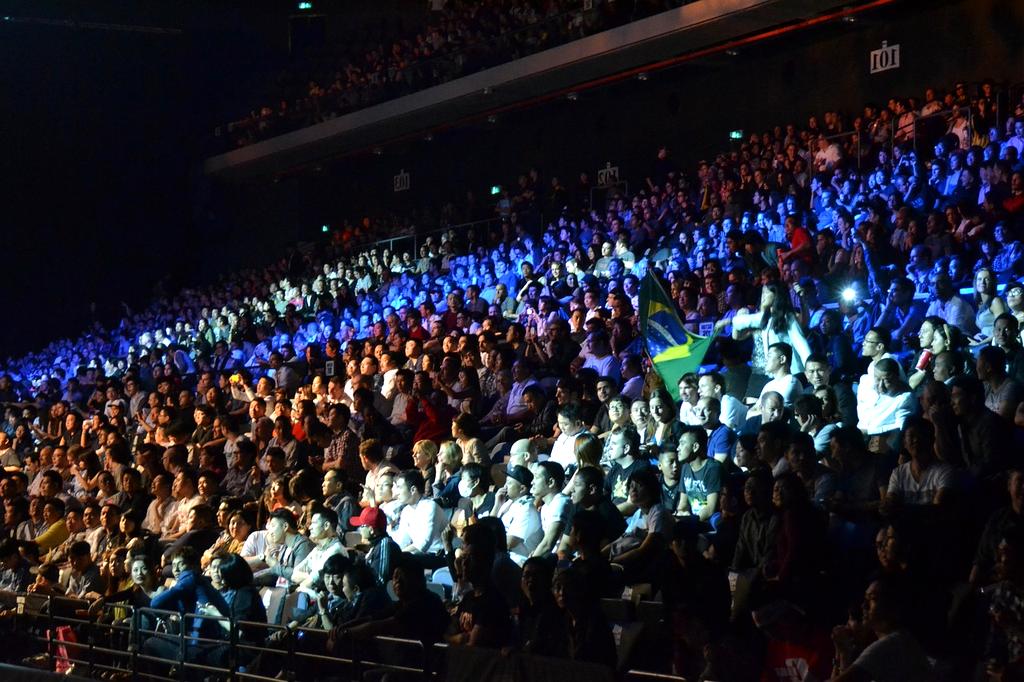Großer Veranstaltungssaal mit moderner Ausstattung